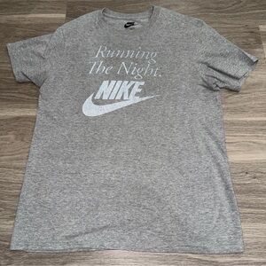 Nike Slim Fit Running The Night Men’s Medium